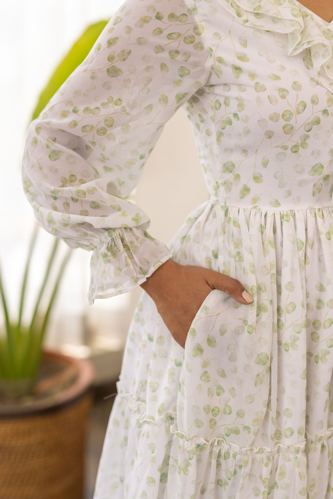 CLASSIC WHITE RUFFLE MAXI