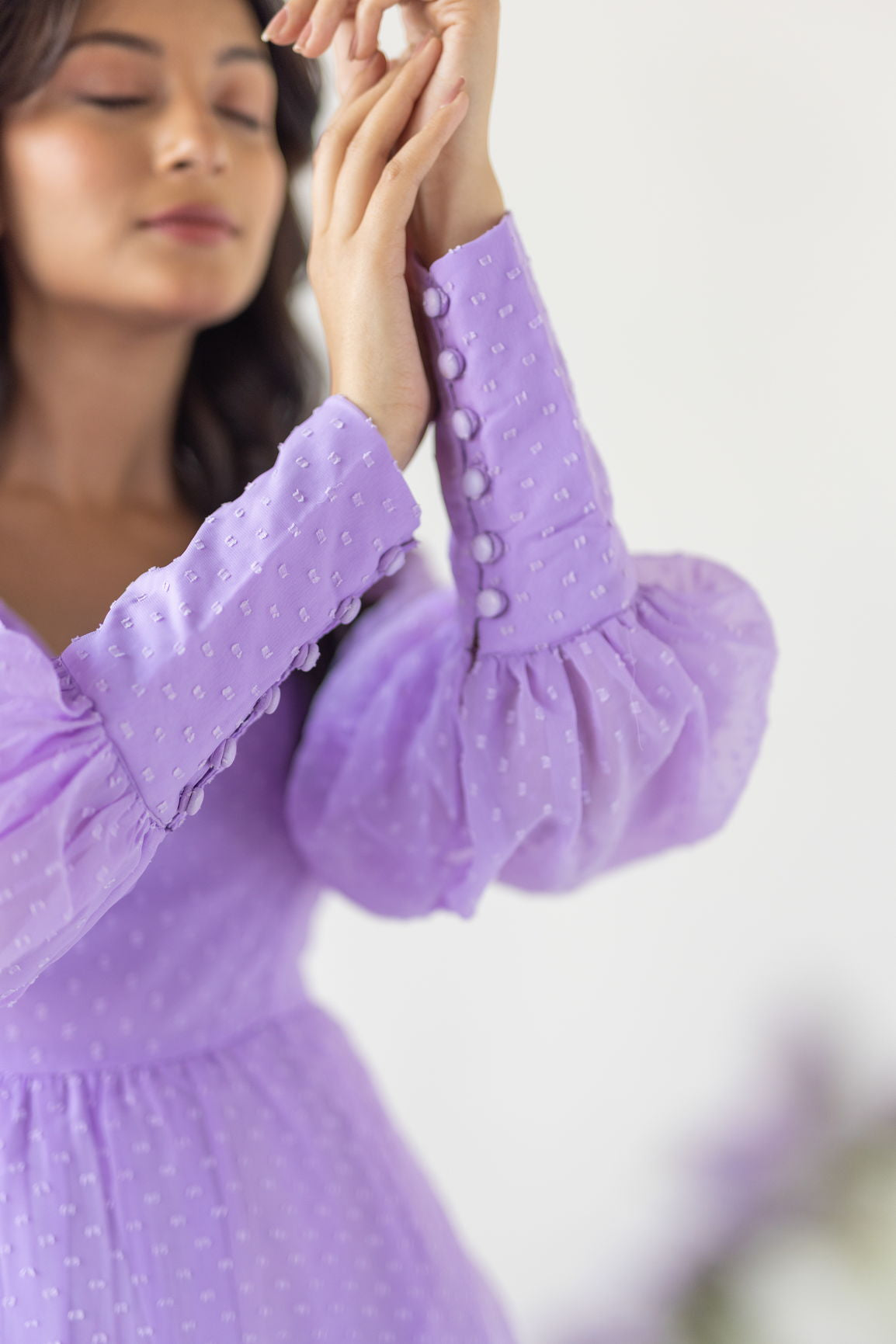 Elegant lilac princess maxi dress with stylish puff sleeves.