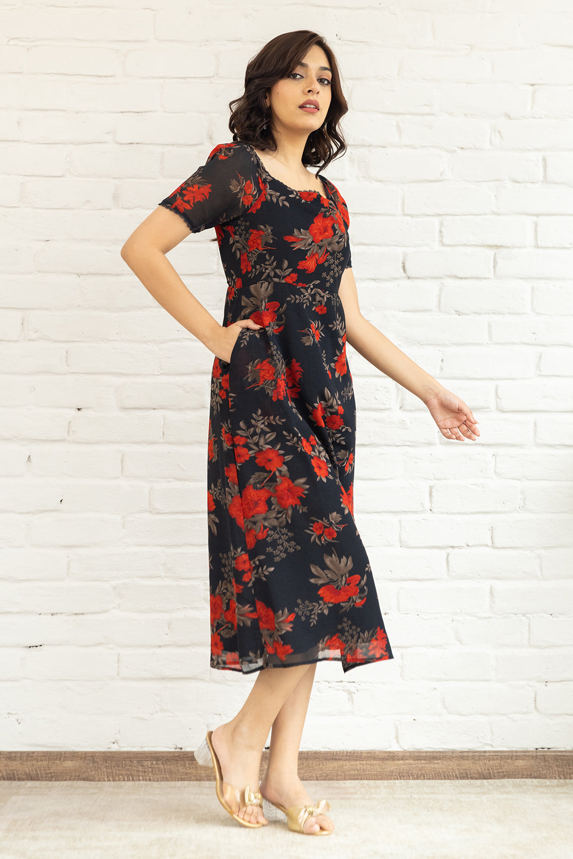 BLACK FLORAL LACE MAXI
