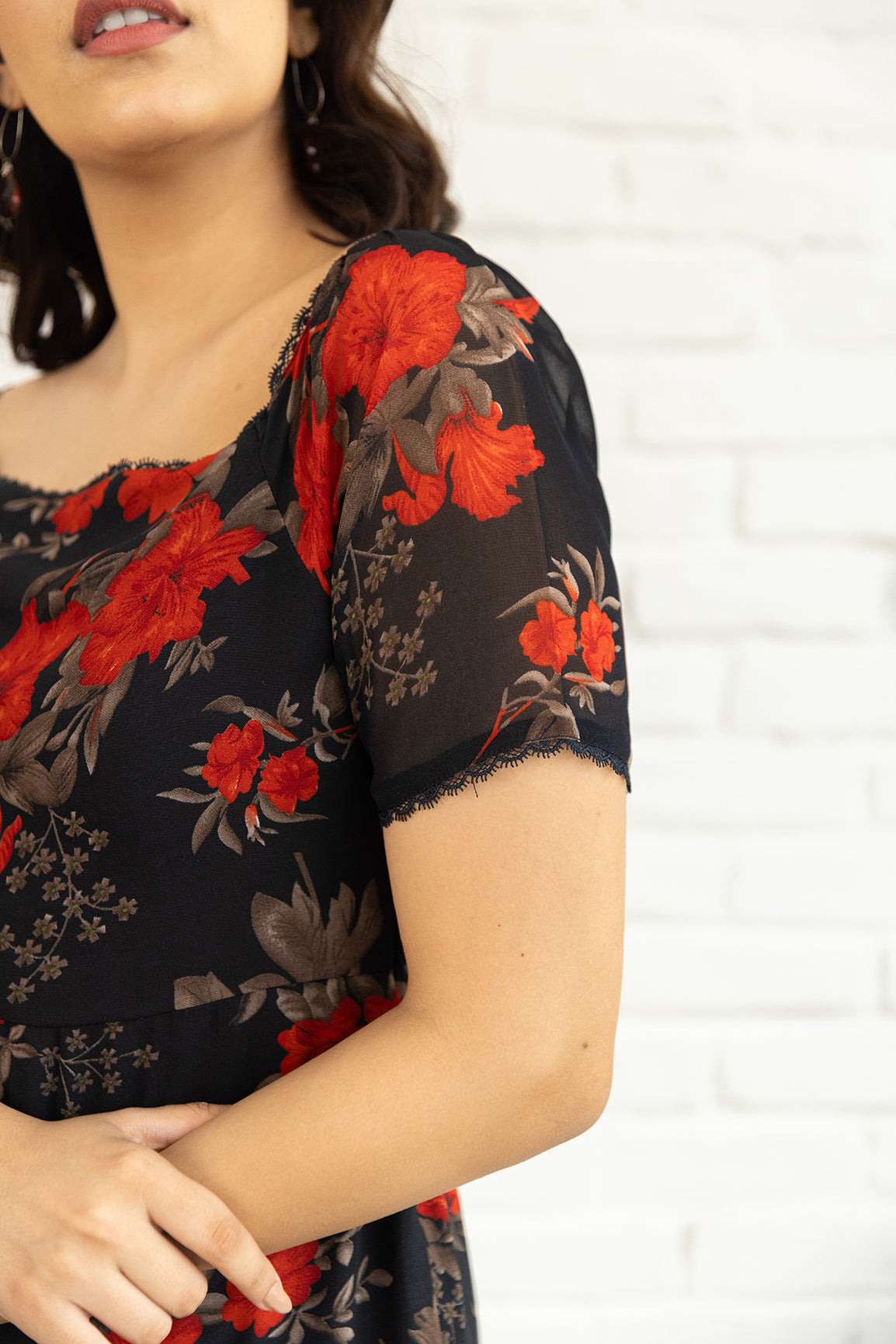 BLACK FLORAL LACE MAXI
