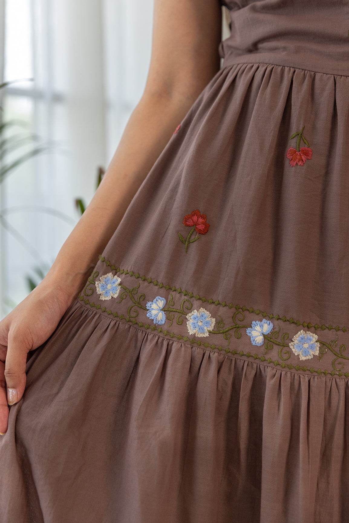 UMBER EMBROIDERY MAXI DRESS