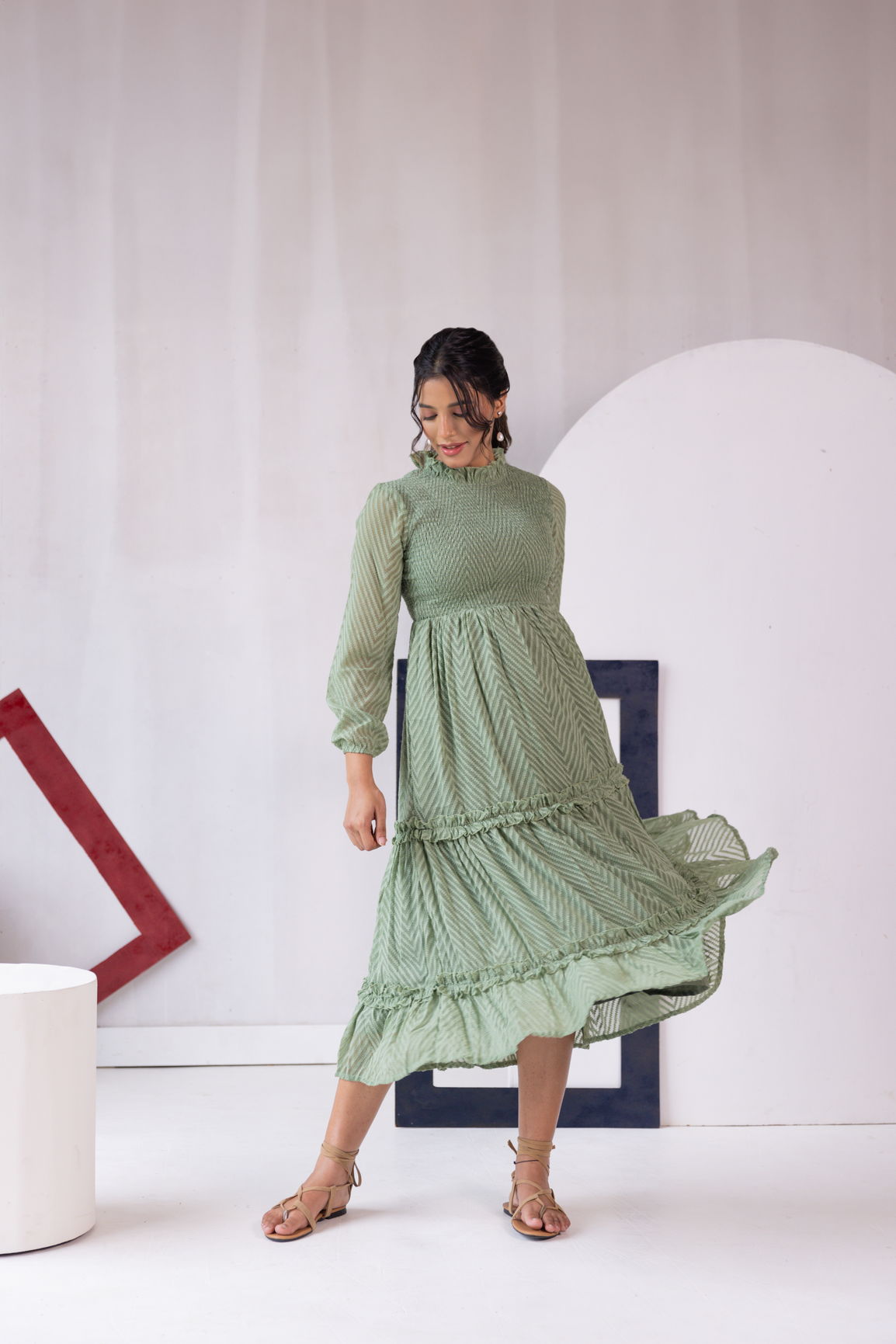 SMOCKED CLOSED NECK MAXI