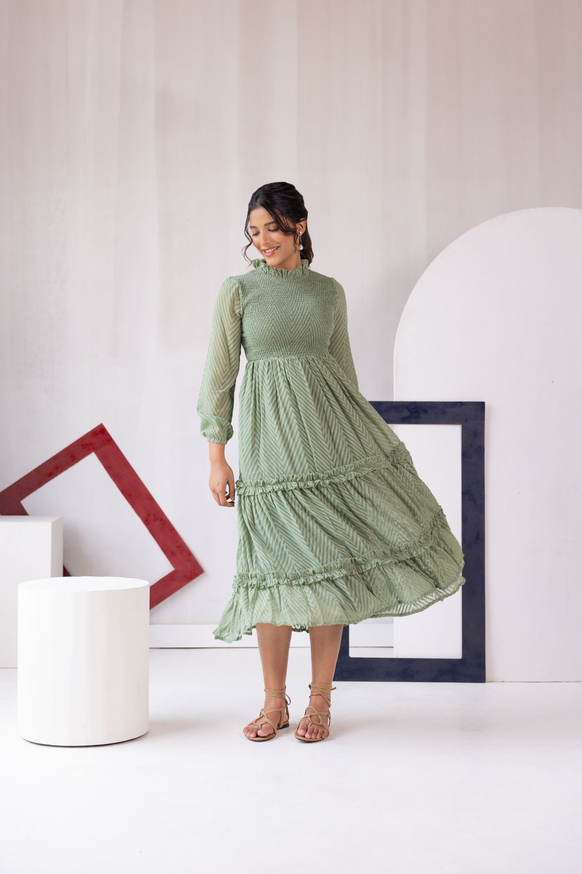 SMOCKED CLOSED NECK MAXI