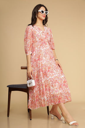 Fashionable pleated motif maxi dress for stylish summer outfits.