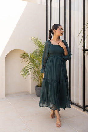 Emerald green chiffon maxi dress, stylish summer outfit for women.