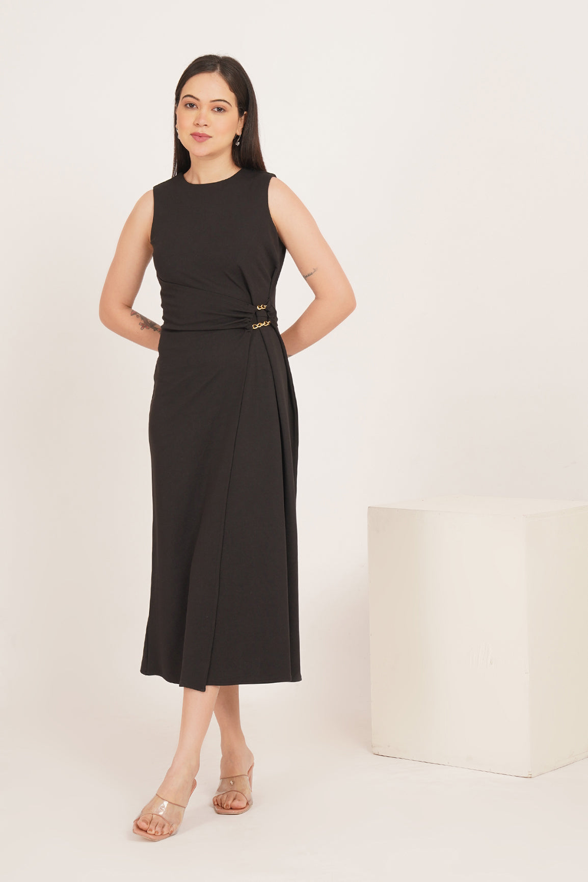THE ESSENTIAL BLACK CINCH MAXI