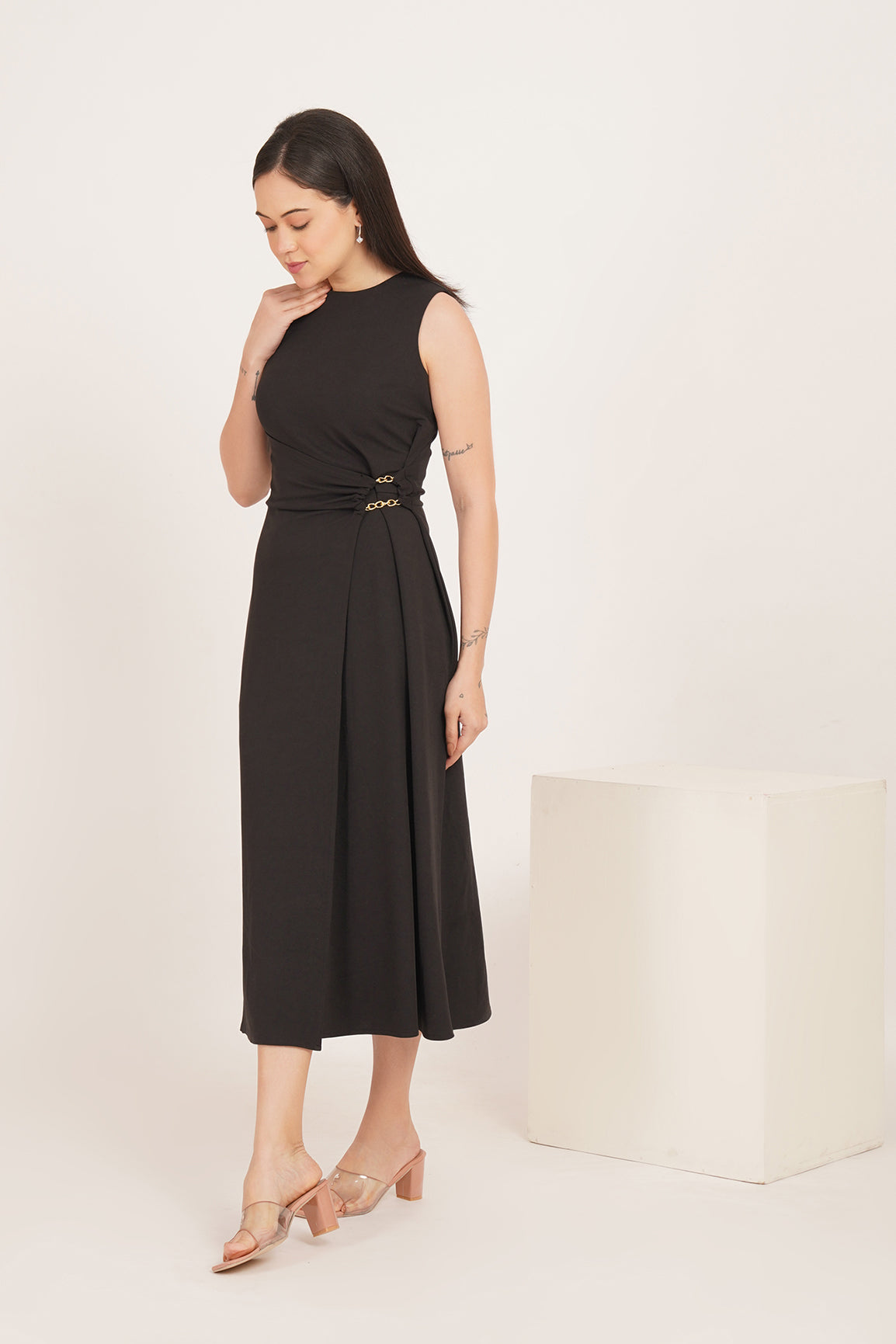 THE ESSENTIAL BLACK CINCH MAXI