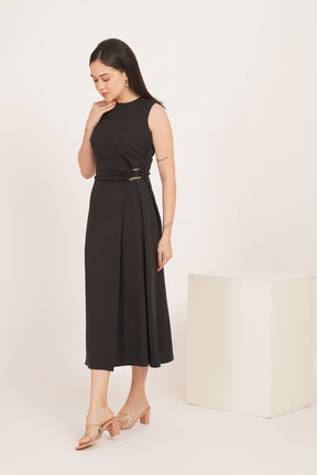 THE ESSENTIAL BLACK CINCH MAXI