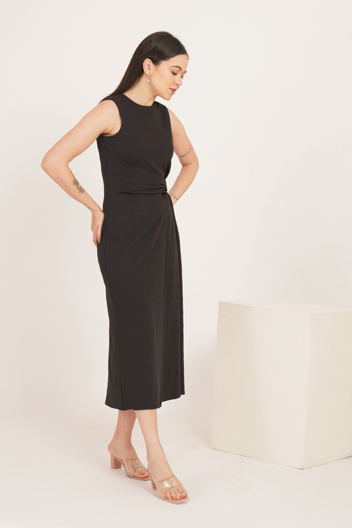 THE ESSENTIAL BLACK CINCH MAXI