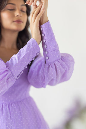 Elegant lilac princess maxi dress with stylish puff sleeves.