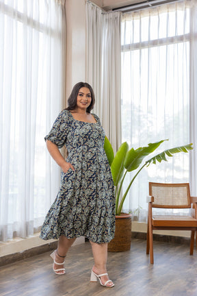 MOTIF COTTON MAXI dress in stylish floral print, perfect for summer.