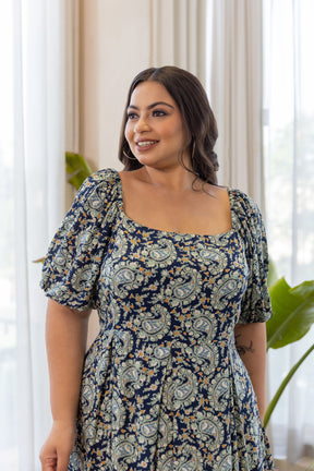 Elegant woman wearing MOTIF COTTON MAXI dress with floral design.