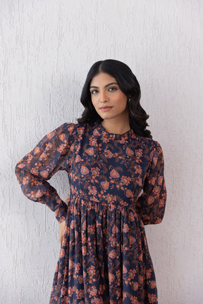 MOTIF CLOSED NECK MAXI dress with floral pattern and long sleeves.