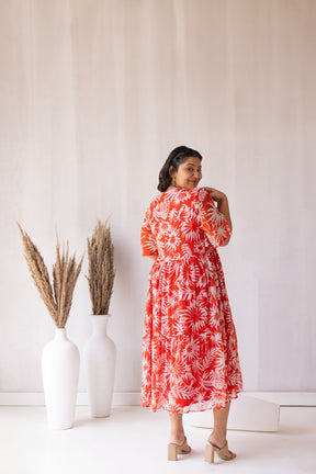 Curvy woman wearing TROPICAL MAXI dress by POLAGO PLUS in vibrant floral print.