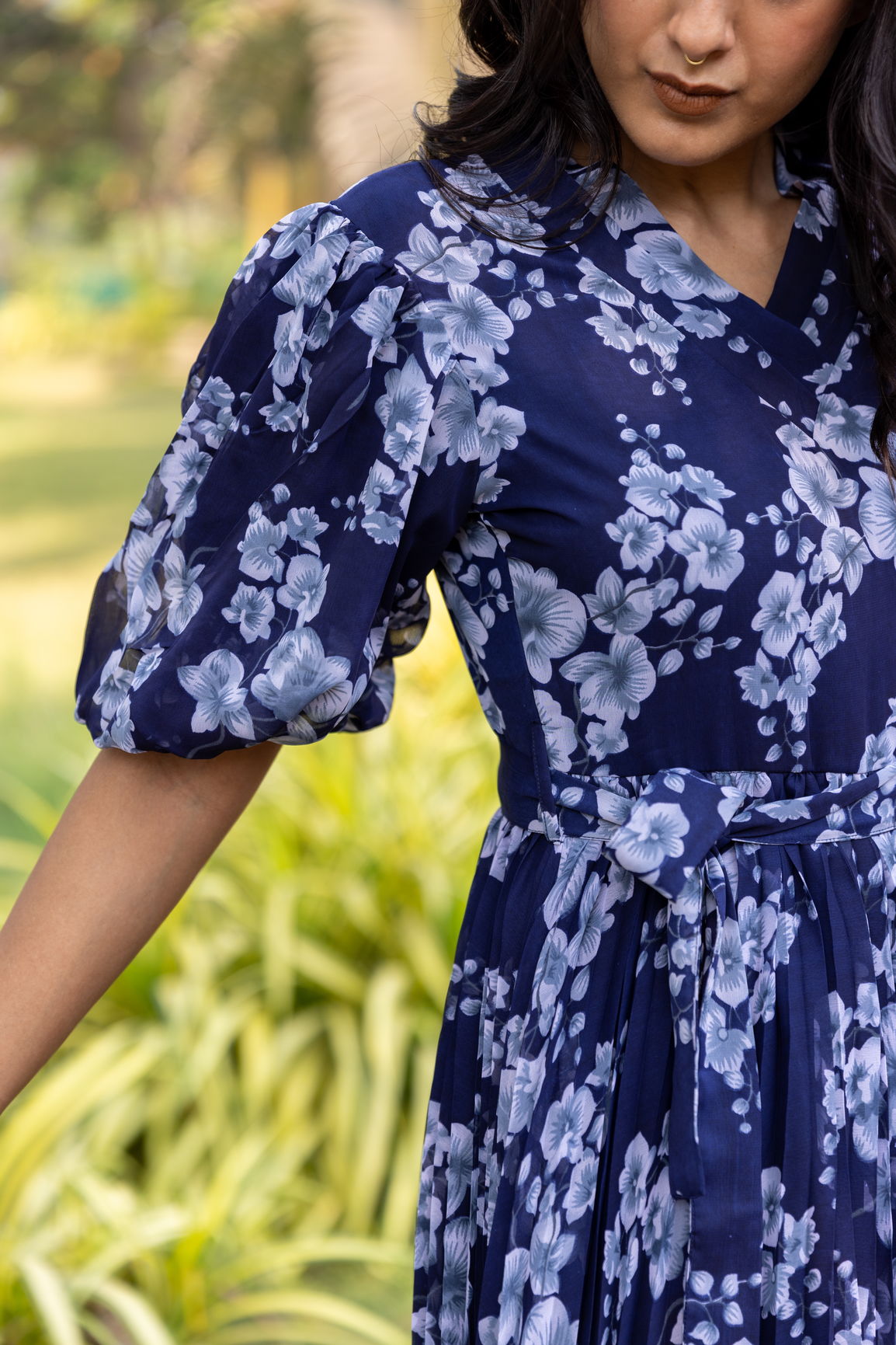 NAVY FLORAL PLEATED MAXI